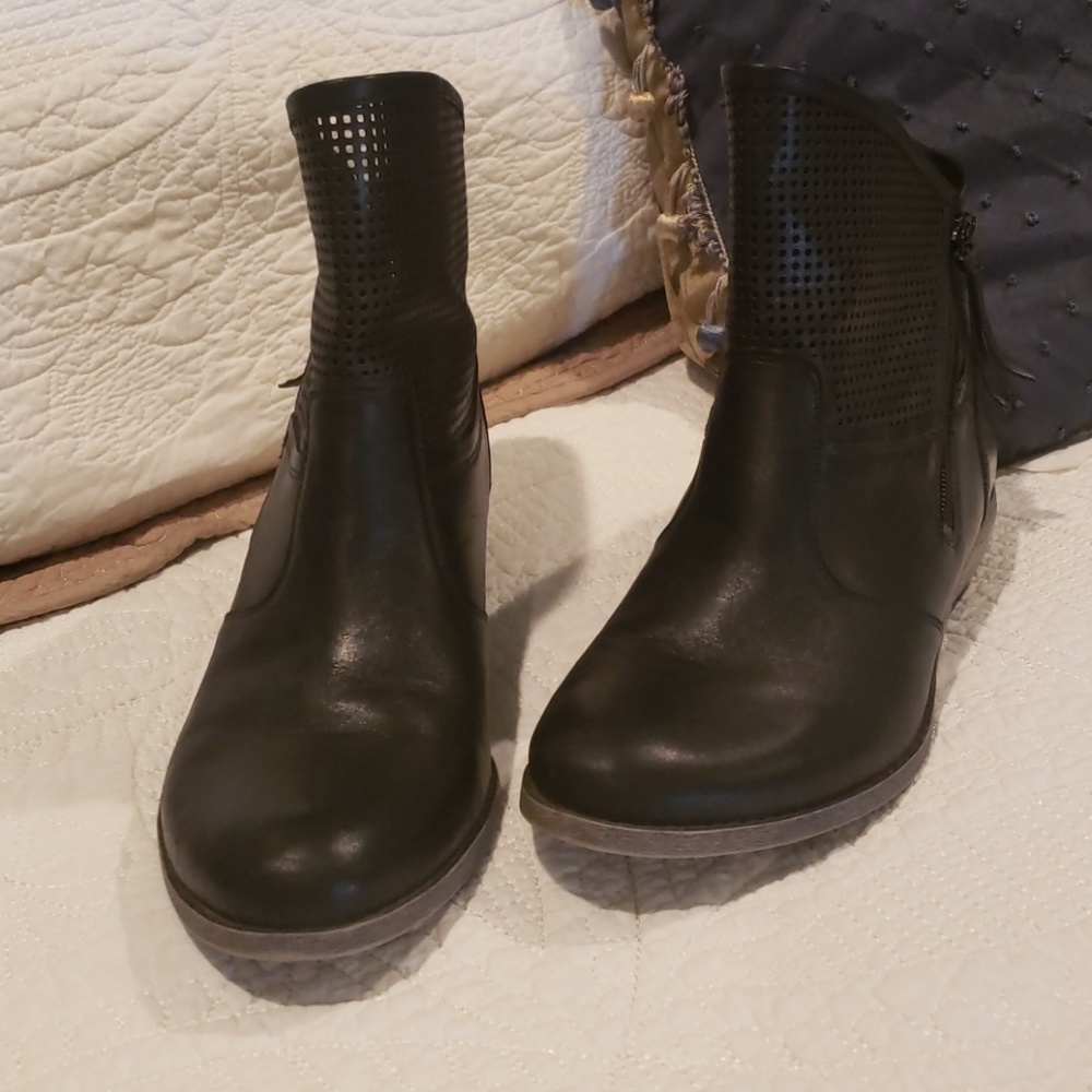 Fergie Black Boots 8.5
